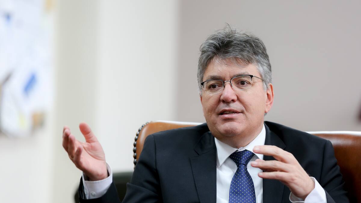 MinHacienda debe recortar $40 billones para no perder línea de crédito del FMI: Mauricio Cárdenas