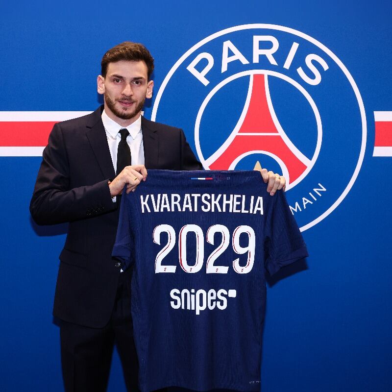 Kvaratskhelia es nuevo jugador del PSG. Foto: Twitter PSG.