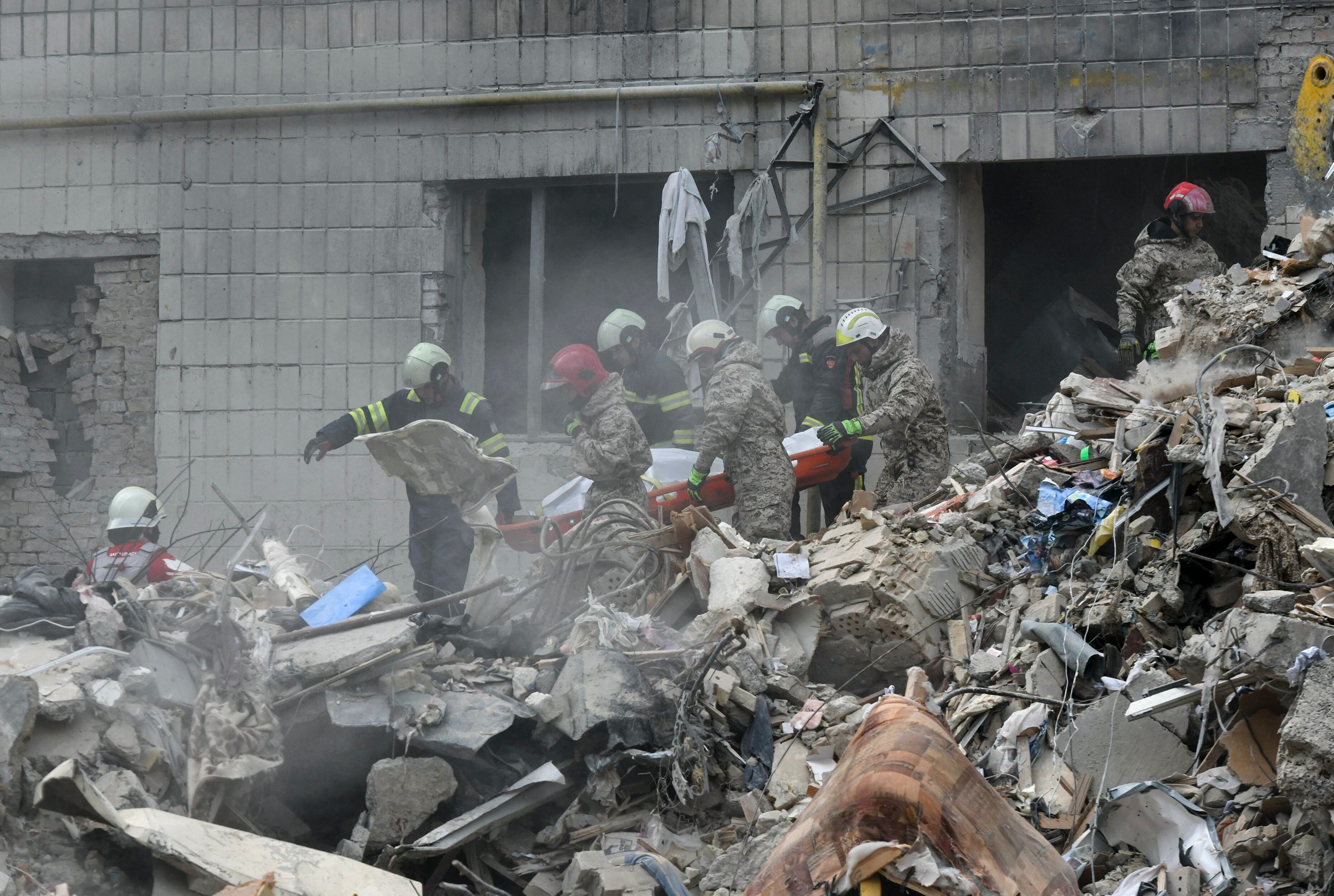 21 muertos se han reportado en Kiev por ataque ruso. (Rusia, Ucrania, Kiev) EFE/EPA/MAXYM MARUSENKO