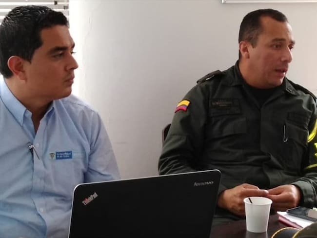 El delegado del MinTransporte en Cauca, César Sánchez y el comandante de la Policía de Tránsito, capitán Mauricio Díaz Castro. Foto: Cortesía Carlos Hoyos