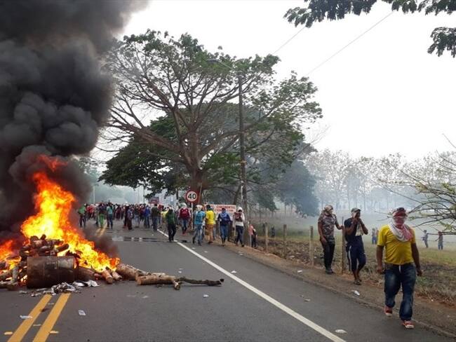 Más de mil campesinos bloquean vía Medellín-Montería. Foto: Cortesía Bloqueo Troncal