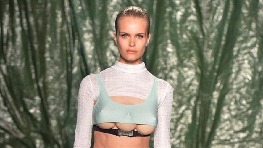 Modelos con tres senos modelaron en la pasarela de la marca Gcds . Foto: Instagram