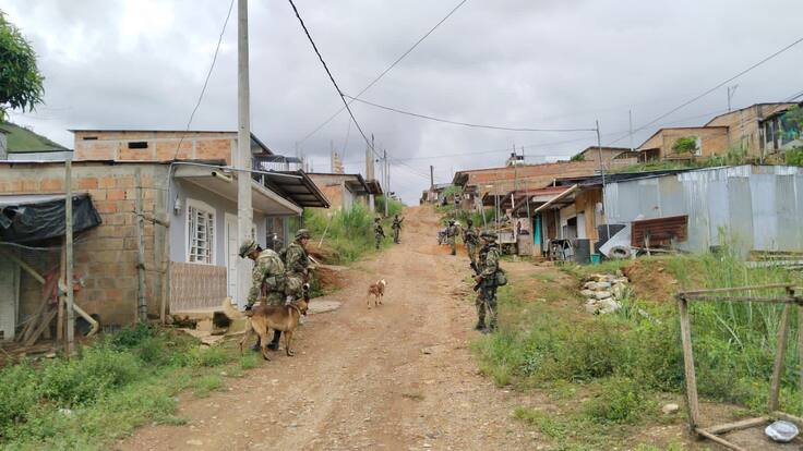 ¿Qué podíamos hacer ante 5.000 personas? Nos tocó salir: gral. Mejía sobre El Plateado