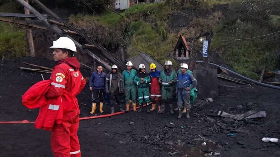 Operativo de recuperación con vida de dos mineros en Zipaquirá. Foto: Colprensa - Gobernación Cundinamarca.