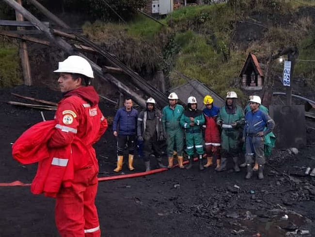 Operativo de recuperación con vida de dos mineros en Zipaquirá. Foto: Colprensa - Gobernación Cundinamarca.