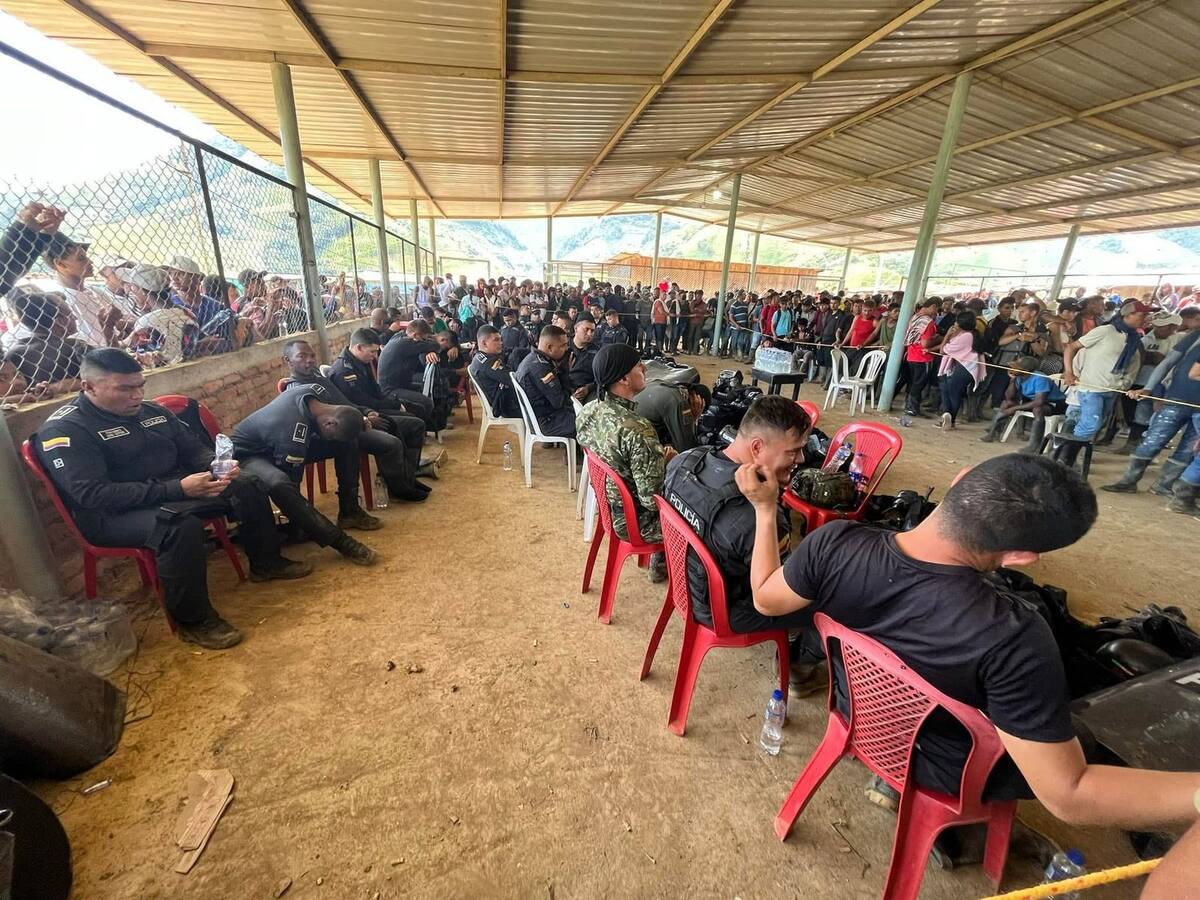 En una casa comunal permanecen el militar y los policías secuestrados en el Cauca