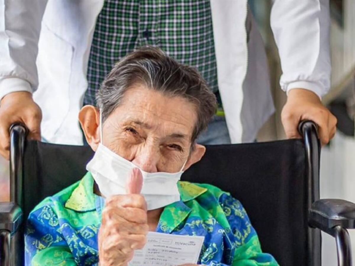 Inició vacunación en adultos mayores de Girón y Floridablanca