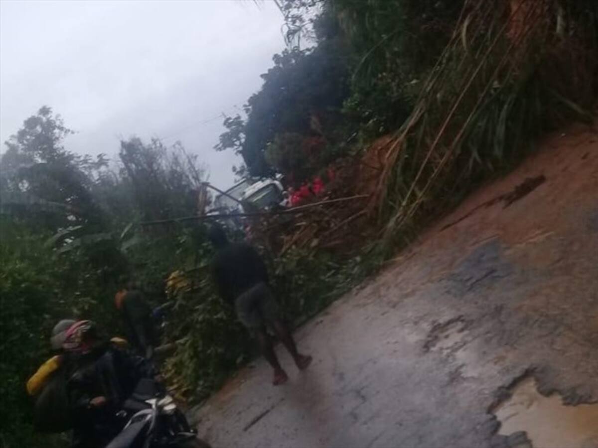 Derrumbes generan cierre de la vía Panamericana en Cauca