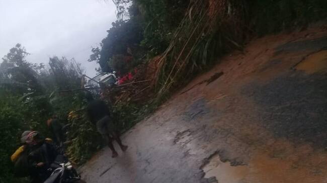 Los deslizamientos se registran entre los kilómetros 71 y 75, y en el kilómetro 60 en la vía Popayán-Pasto. Las autoridades atienden las emergencias.. Foto: Cortesía