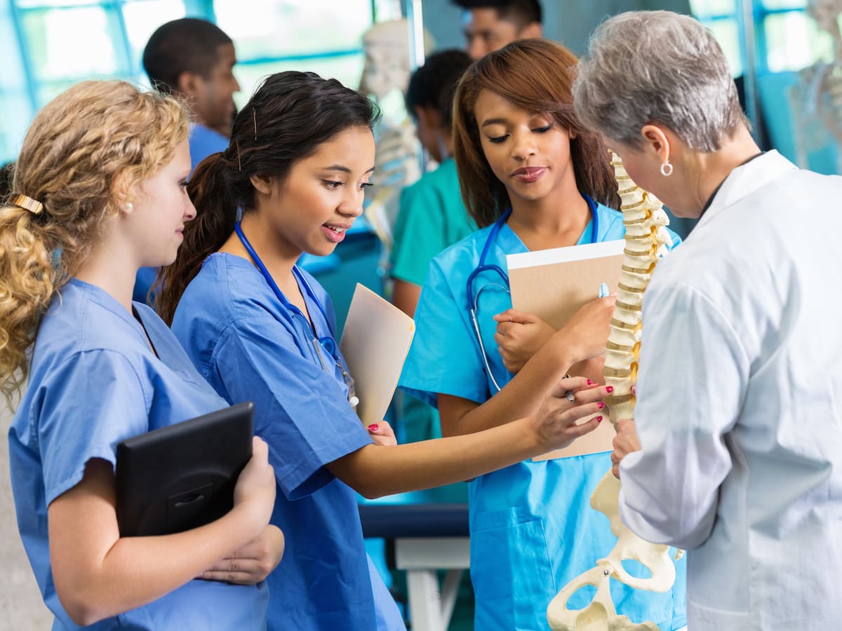 ¿Cuánto dura la carrera de medicina? Estas son las materias que se ven