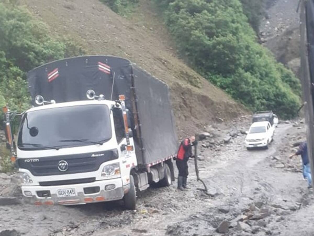 Por falta de ayuda, transportadores repararán tramo en la Transversal del Libertador