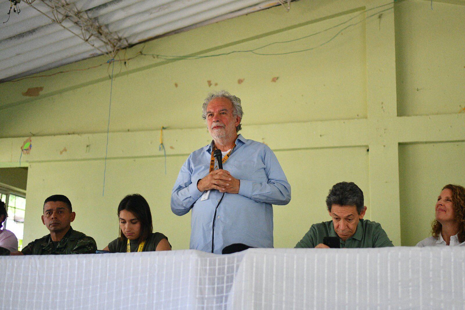Director de DSCI, Felipe Tascón en Argelia, Cauca. Crédito: Dirección Sustitución de Cultivos de Uso Ilícito.