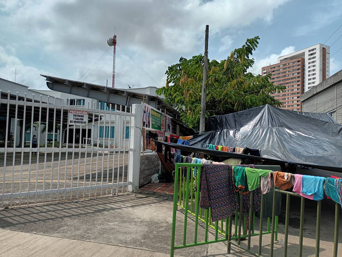 Indígenas protestan a las afueras de Urrá para exigir cumplimiento de más de 30 acuerdos