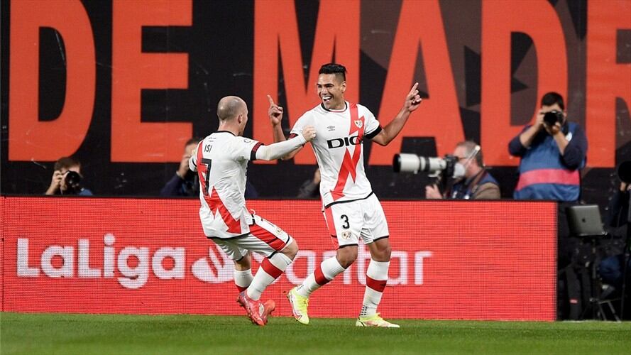 Delantero colombiano Radamel Falcao García con el Rayo Vallecano ante el Barcelona. Foto: Denis Doyle/Getty Images