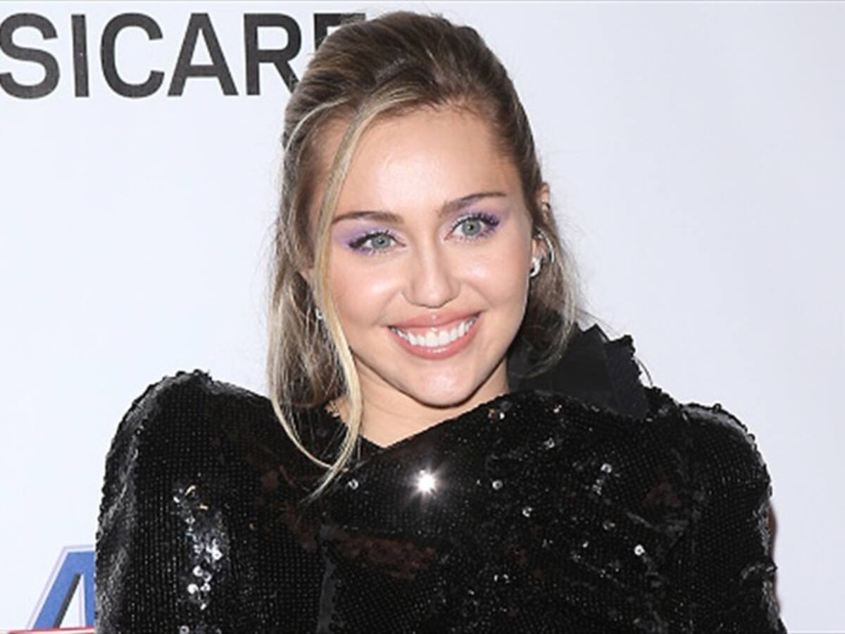 Miley Cyrus ha adoptado el apellido de su flamante marido