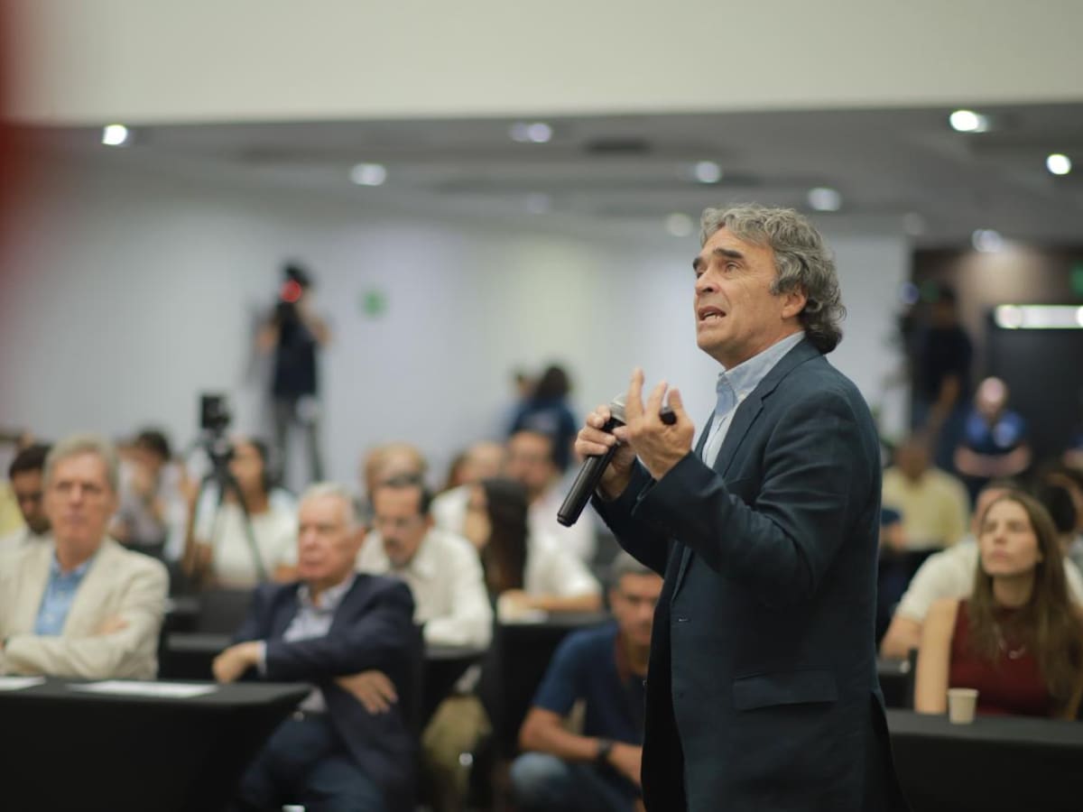 Fajardo evita hablar de alianza con Claudia López tras encuesta: “Todavía falta camino por recorrer”