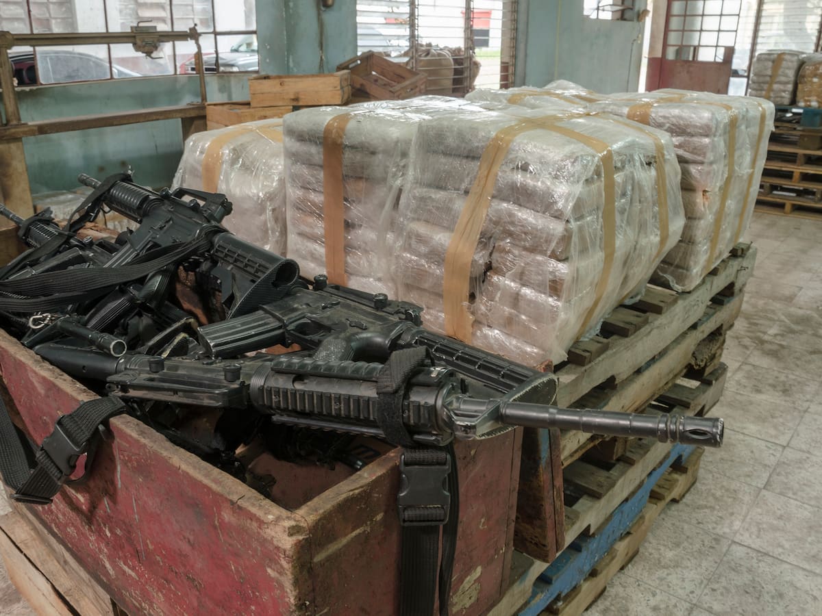 Más de 1,5 toneladas de droga y 43 armas fueron incautadas en una semana en Ecuador