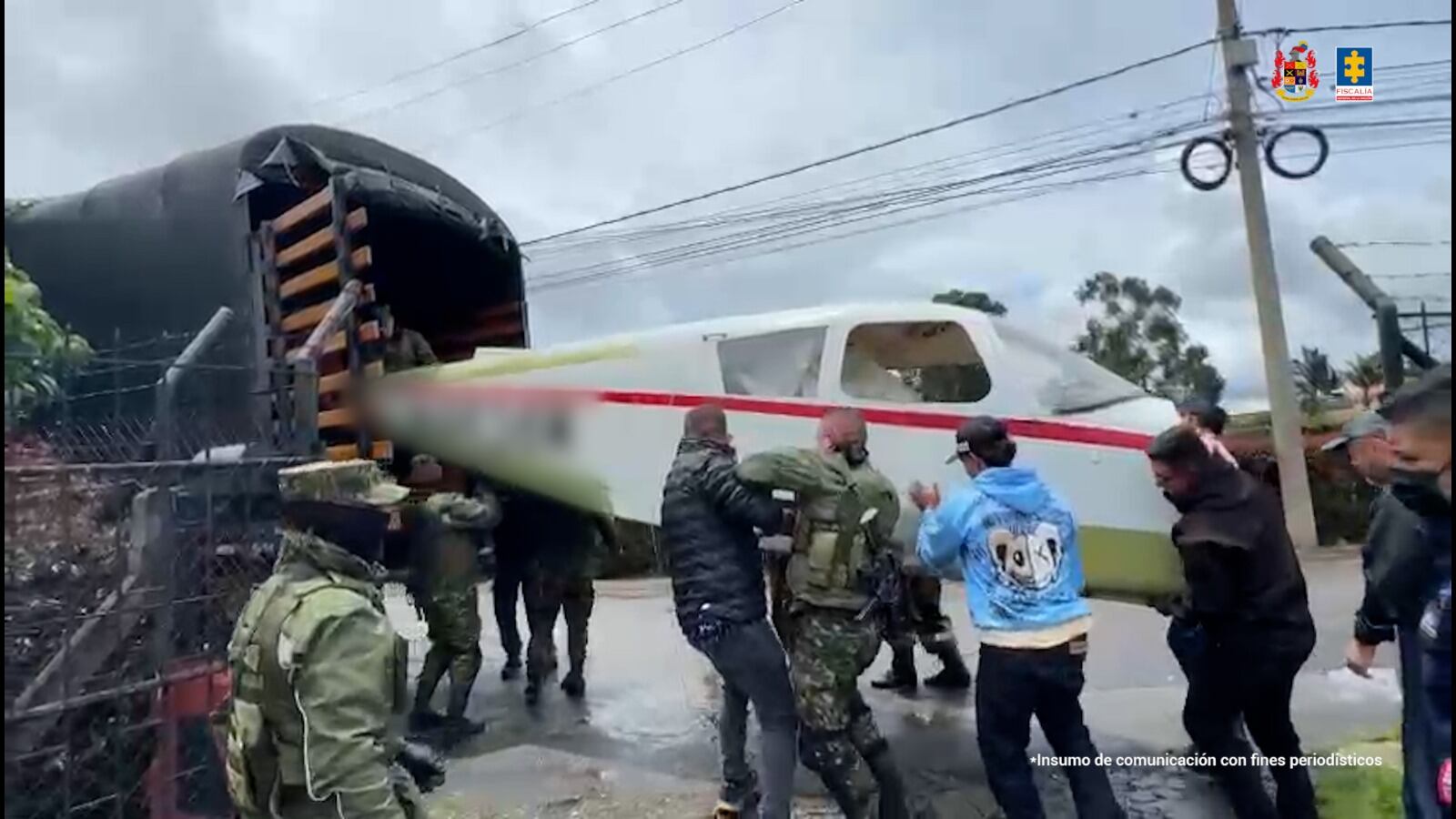 Descubierta en Cundinamarca avioneta que iba a ser acondicionada para mover cargamentos de cocaína. Foto: Fiscalía.