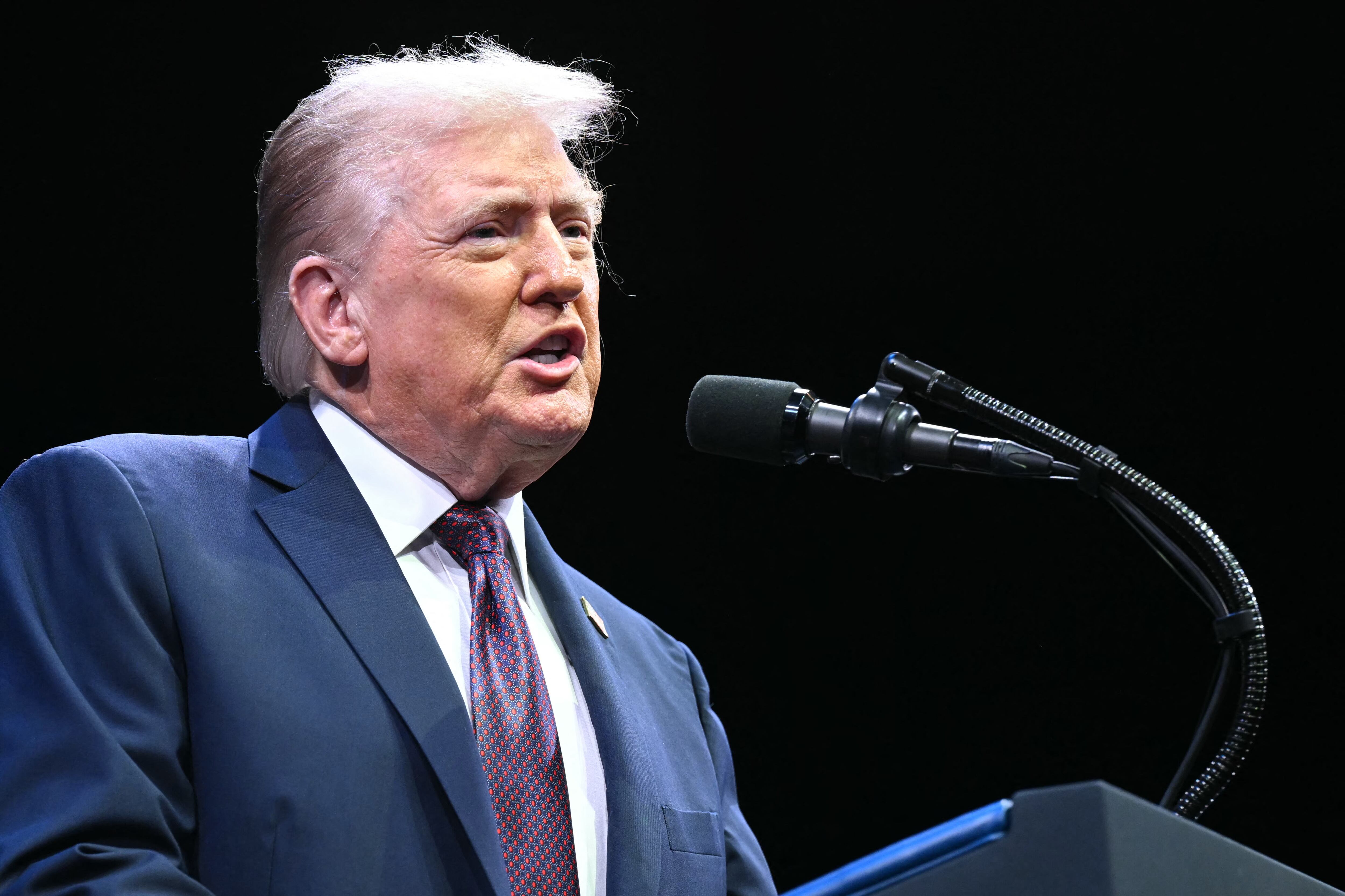 Donald Trump habla el 8 de septiembre de 2025. FOTO: SAUL LOEB/AFP vía Getty Images