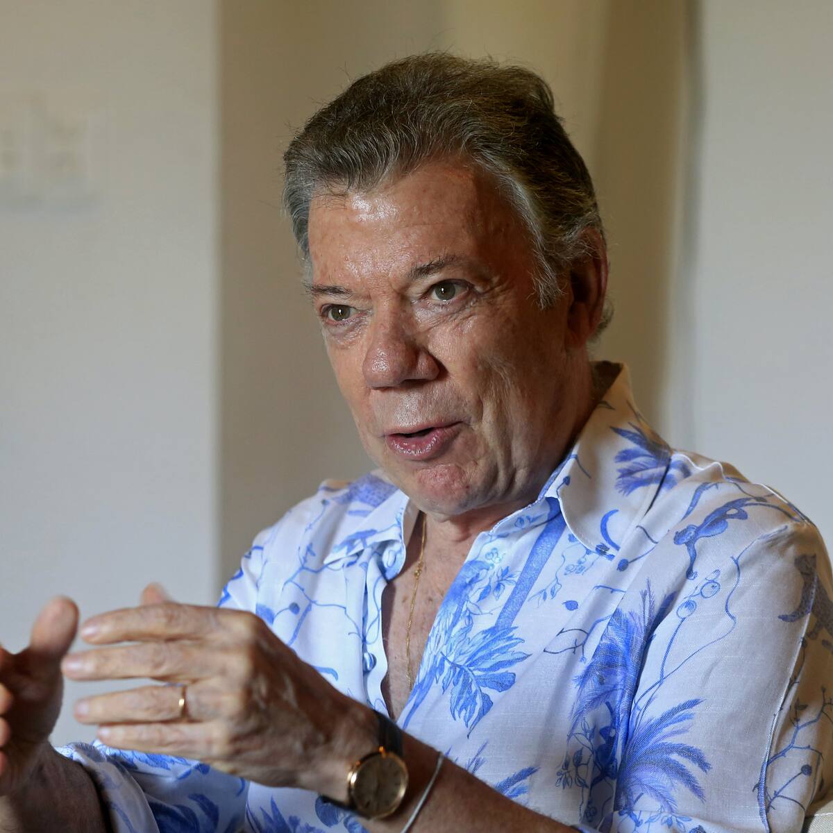 “Alcahueta”: Santos criticó silencio del Gobierno Petro tras ataques a oposición venezolana