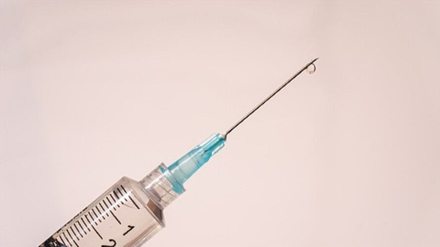 Hombre se inyectó semen para curar dolor de espalda y terminó en el hospital. Foto: Getty Images