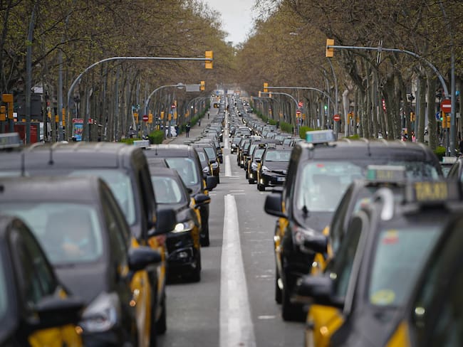 Uber utilizaba prácticas para intimidarnos: portavoz de Élite Taxi en Barcelona