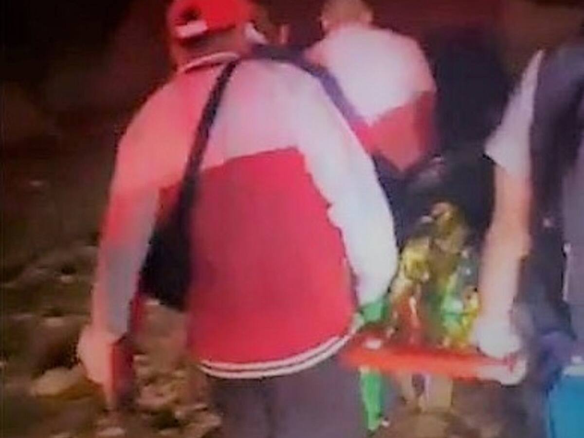 Un solado afectado después caer en un campo minado en el sur del Cauca