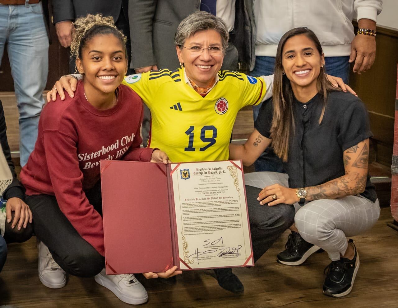 Claudia López con jugadoras de la Selección COlombia Femenina. Foto: Alcaldía de Bogotá