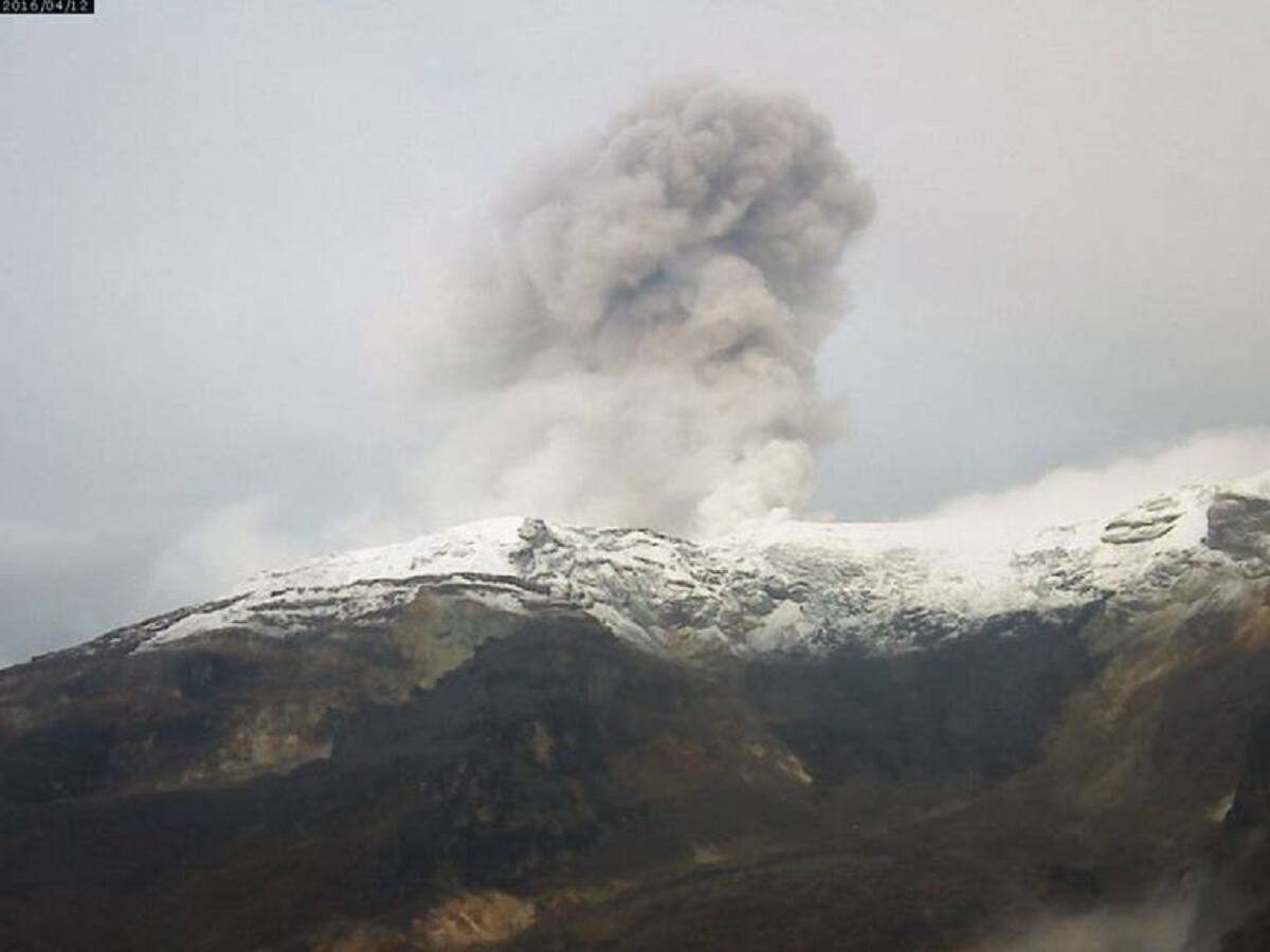 “Persisten emisiones de ceniza en el Nevado del Ruiz”: Servicio Geológico Colombiano