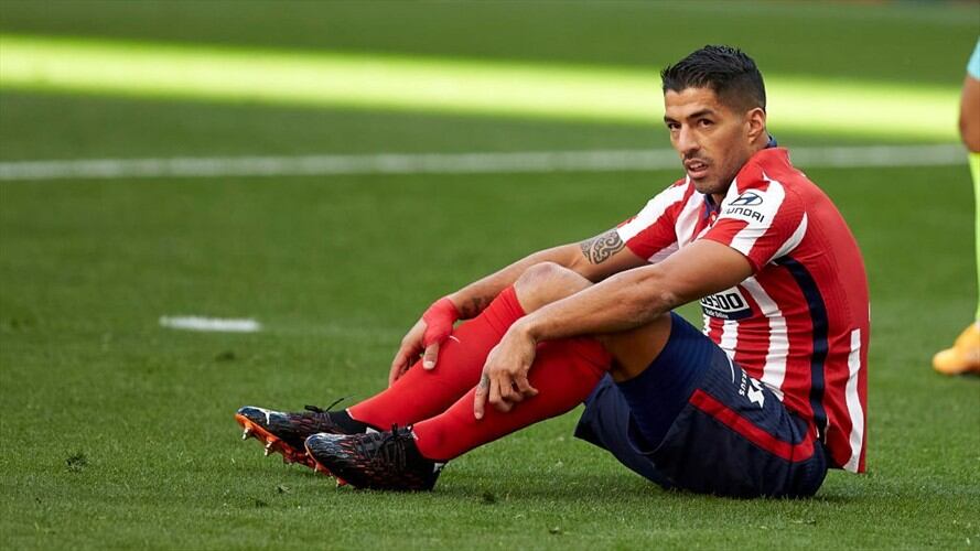 La 'Celeste' pierde así a su máximo goleador histórico para el encuentro contra Brasil. Foto: Getty Images