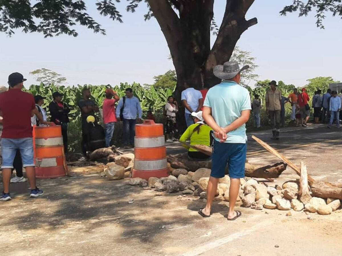 Bloqueada la vía en Aracataca, Magdalena, hacia el interior del país