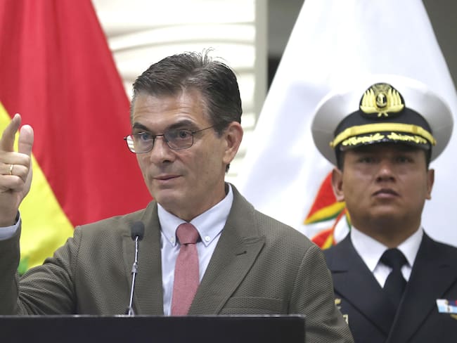El presidente de Bolivia, Rodrigo Paz, habla durante un acto en la Procuraduría General del Estado este lunes, en El Alto (Bolivia). FOTO: EFE/ Luis Gandarillas