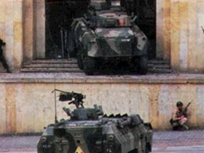 En la retoma al Palacio de Justicia sí hubo un desaparecido, dice defensa de Plazas Vega