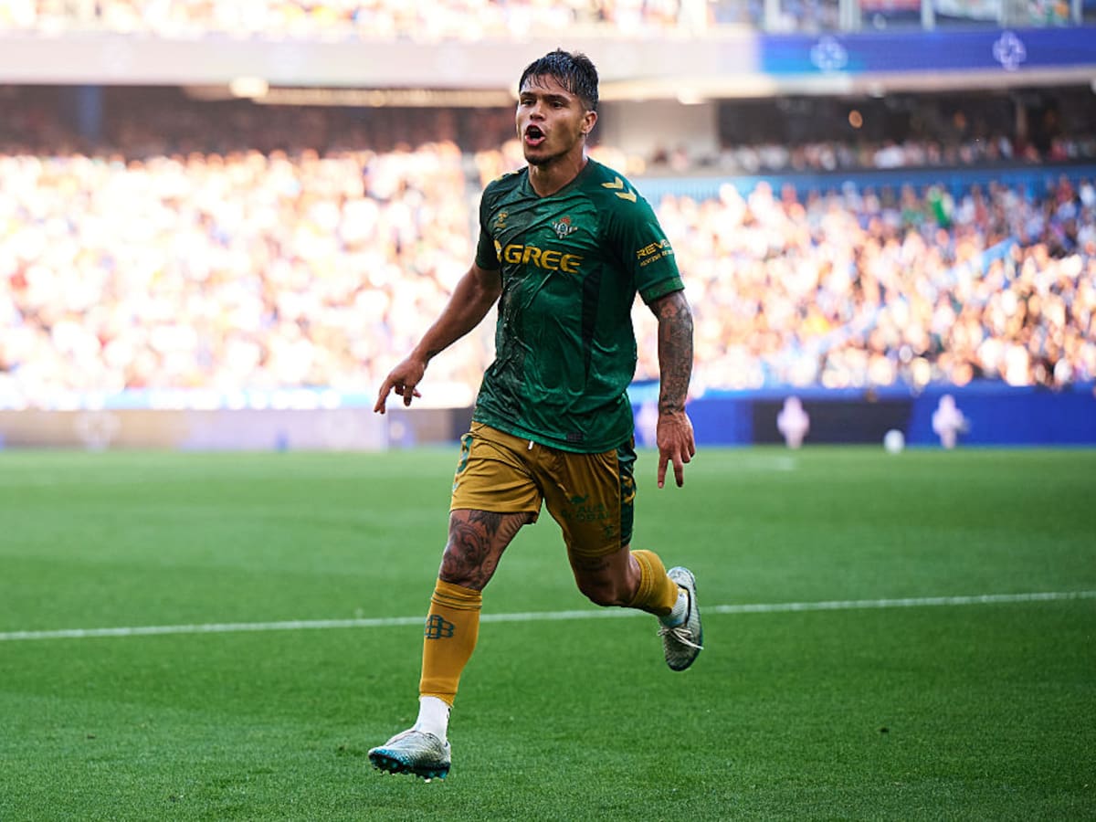 Cucho Hernández fue directo: esto dijo por la competencia de la titular en el Betis