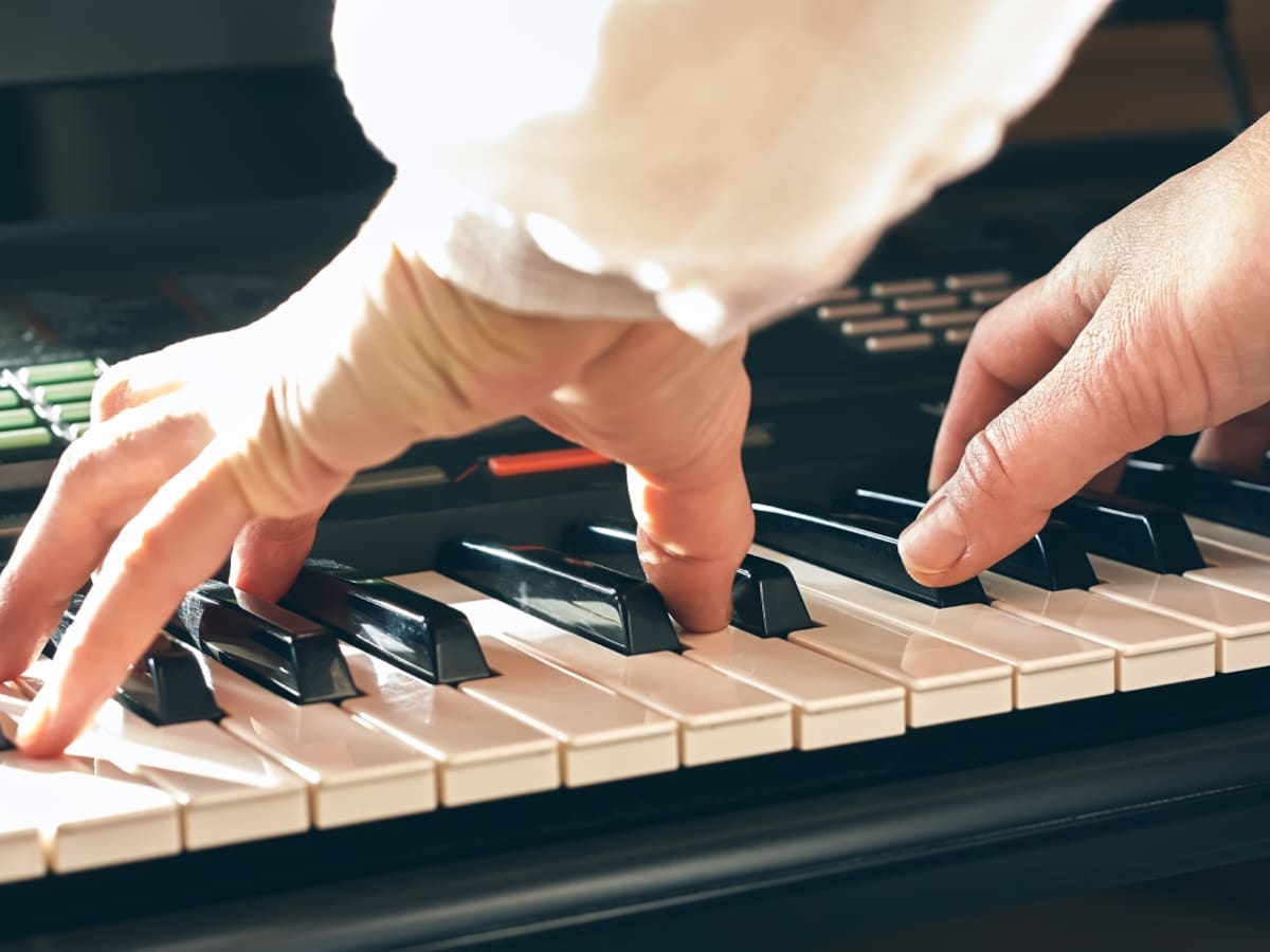 Soluciones W: Pepe Ganga dona organeta de última generación a joven con autismo