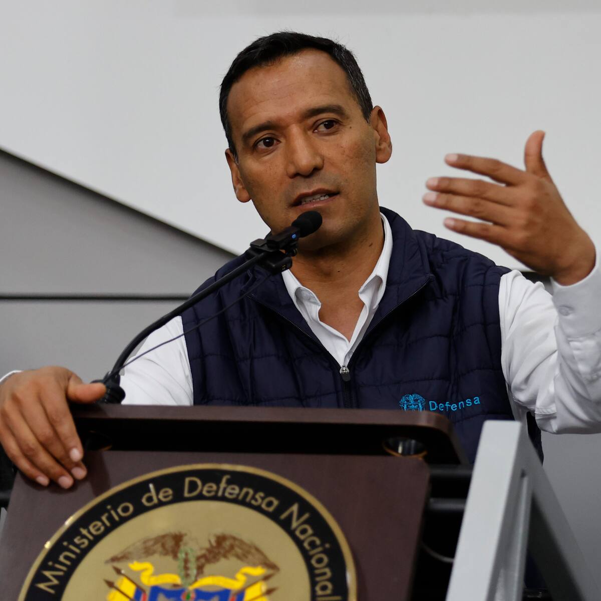 “Medicina Legal debe confirmar eso”: MinDefensa sobre posible presencia de menores en bombardeo