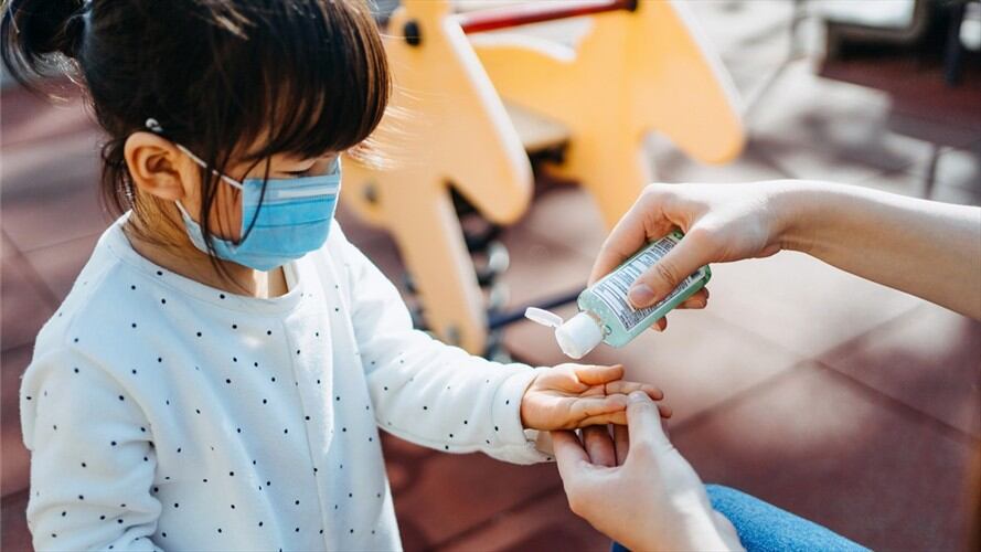 ¿Orina de niños? Los mitos más insólitos sobre formas de curar el Coronavirus. Foto: Getty Images