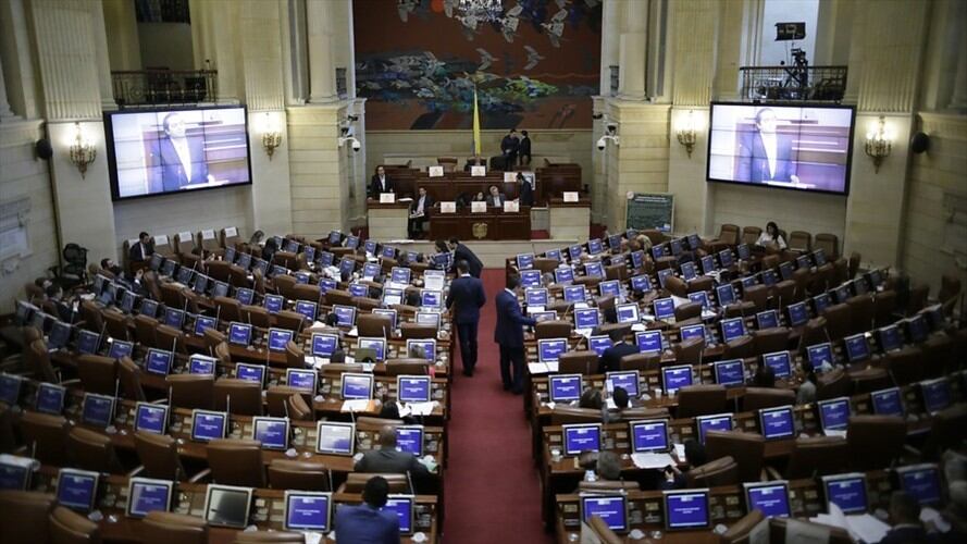 María José Pizarro, en su calidad de Segunda vicepresidenta abrió la sesión del miércoles 18 de diciembre, en la que tenía previsto discutir la reforma tributaria . Foto: Colprensa
