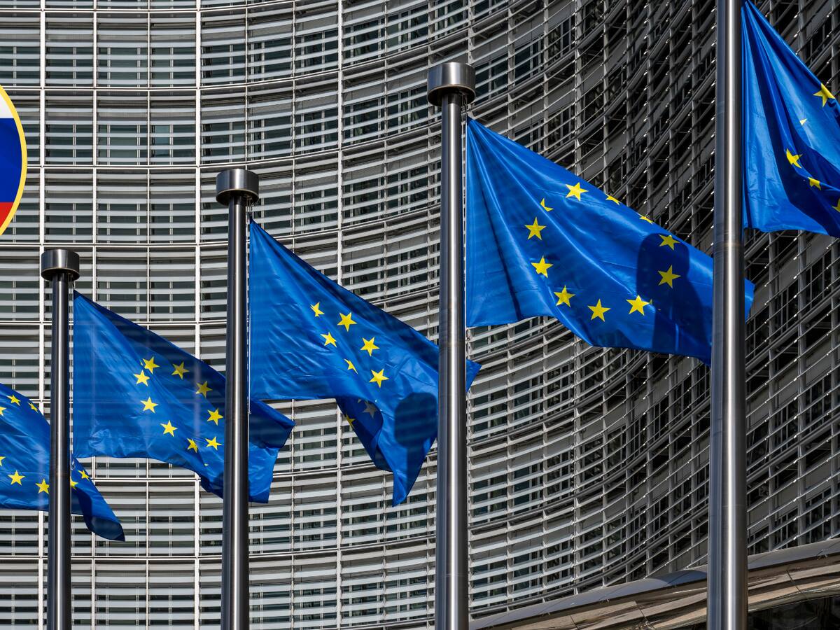 UE quiere prohibir importación de gas licuado ruso un año antes de lo previsto