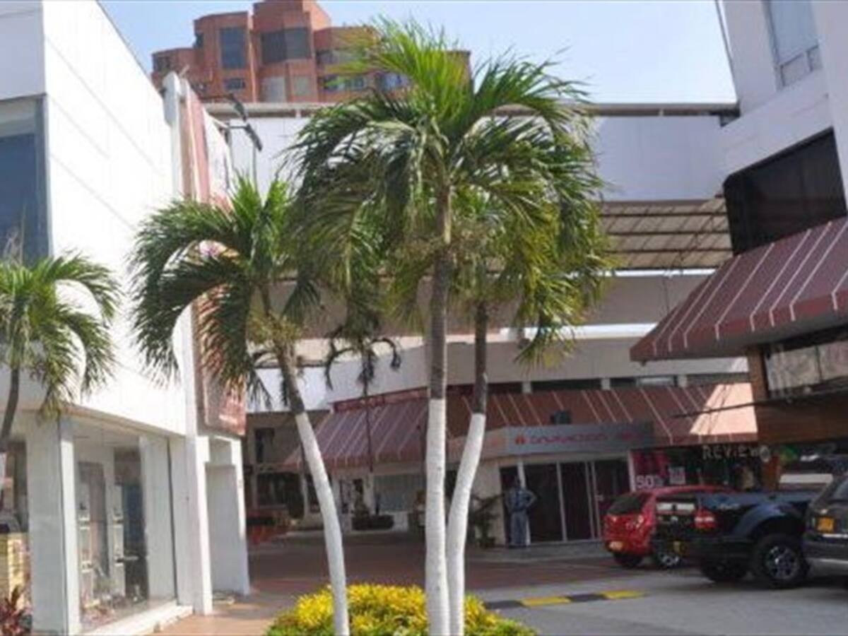 Hurtan $500 millones en el centro comercial Country Plaza