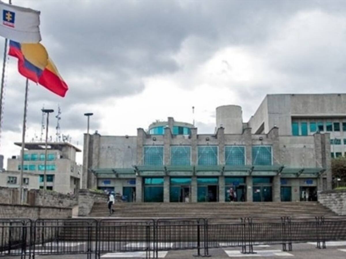 Fiscalía asegura que sí entregó pruebas a Iván Cepeda en caso Uribe