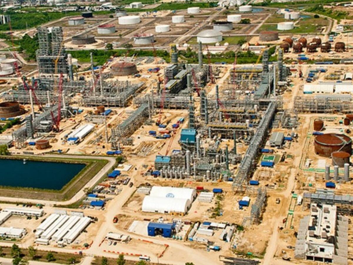 Procuraduría pide a un juez que cúpula de Reficar continúe en libertad