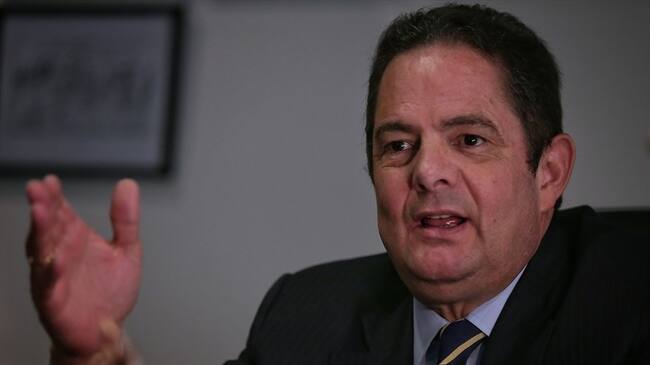 En el cuestionario se indaga sobre el sustento técnico de algunas de las afirmaciones de Saavedra sobre la ubicación de algunos de los proyectos de vivienda gratis