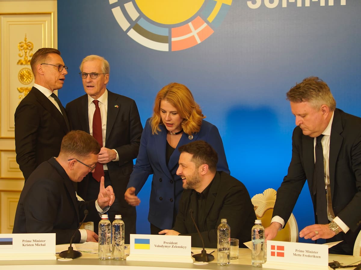 Dirigentes noruego y finlandés hablan por separado con Putin y Zelenski