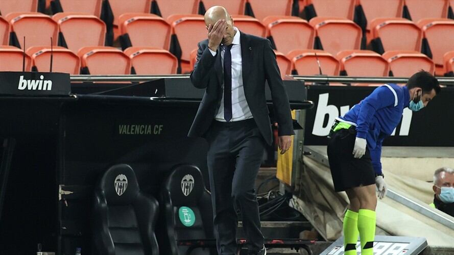 Piden desde España que echen a Zidane tras goleada del Valencia al Real Madrid. Foto: Getty