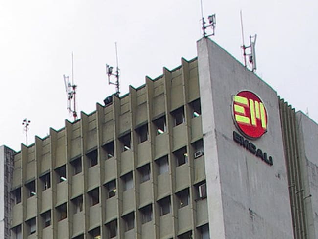 Renunció el gerente de Emcali, Juan Flórez, en medio de escándalo por sobrecostos