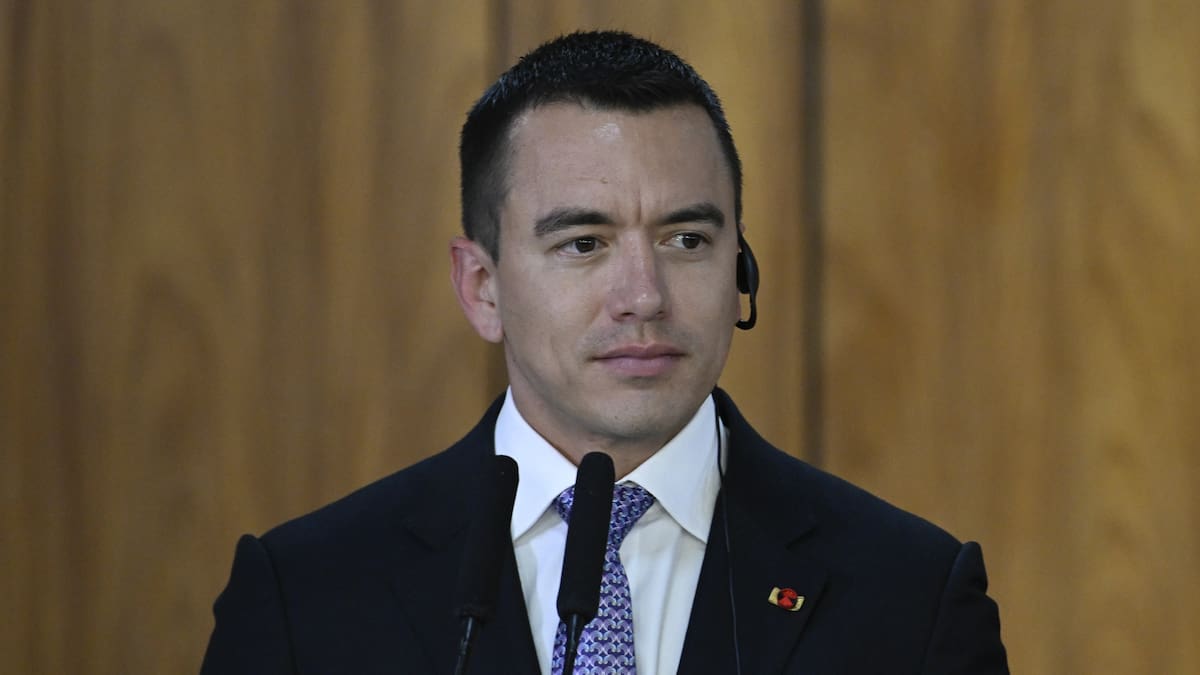 Noboa apartó de su cargo a seis ministros tras derrota en referendo en Ecuador