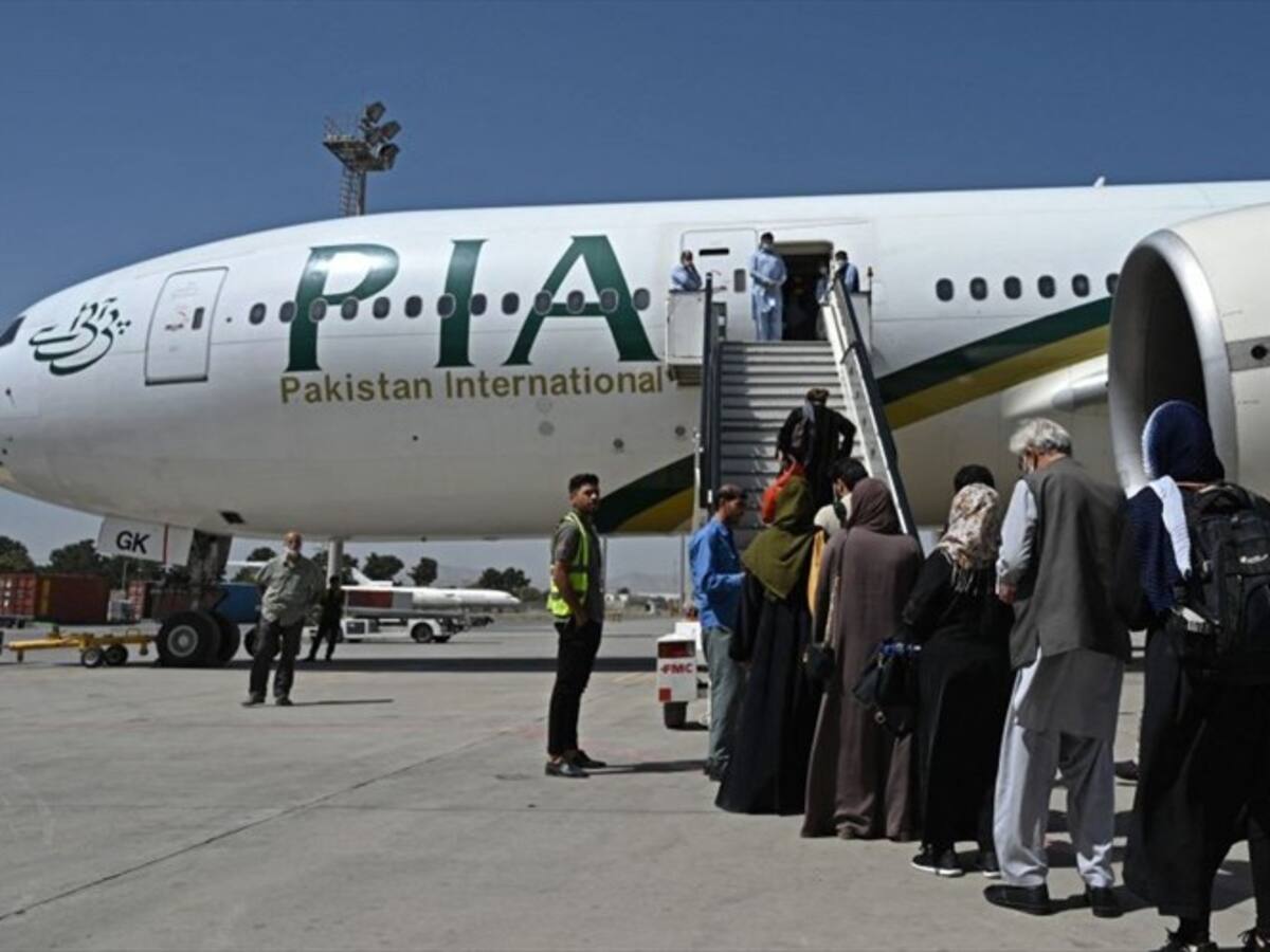 Primer vuelo comercial internacional en despegar de Kabul con rumbo a Pakistán
