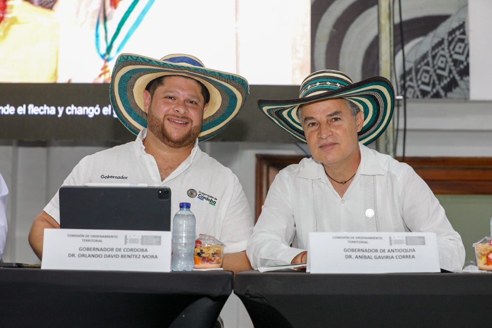 Orlando Benítez y Aníbal Gaviria. Foto: Gobernación de Córdoba. 