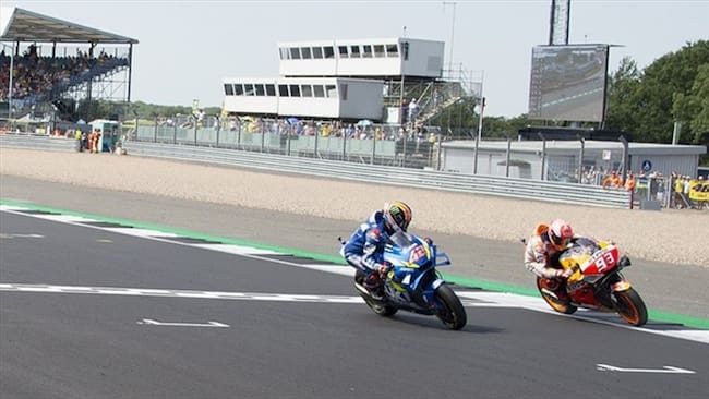 Final de foto finish en el Gran Premio de Moto GP de Silverstone . Foto: Getty Images